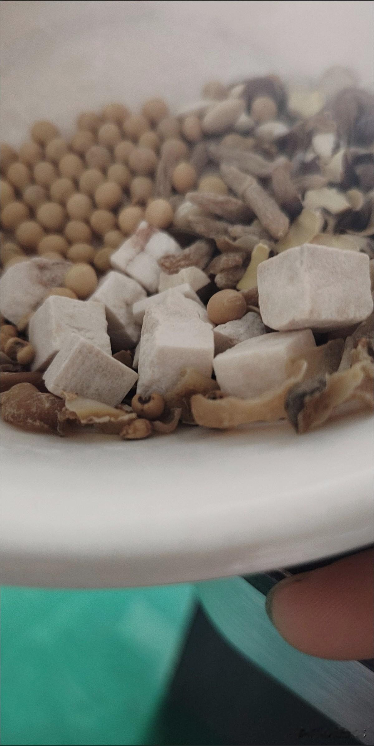 老公炒菜比我炒的好吃，全家人都喜欢他炒的菜。每次老公炒的菜，大家都赞不绝口，但是
