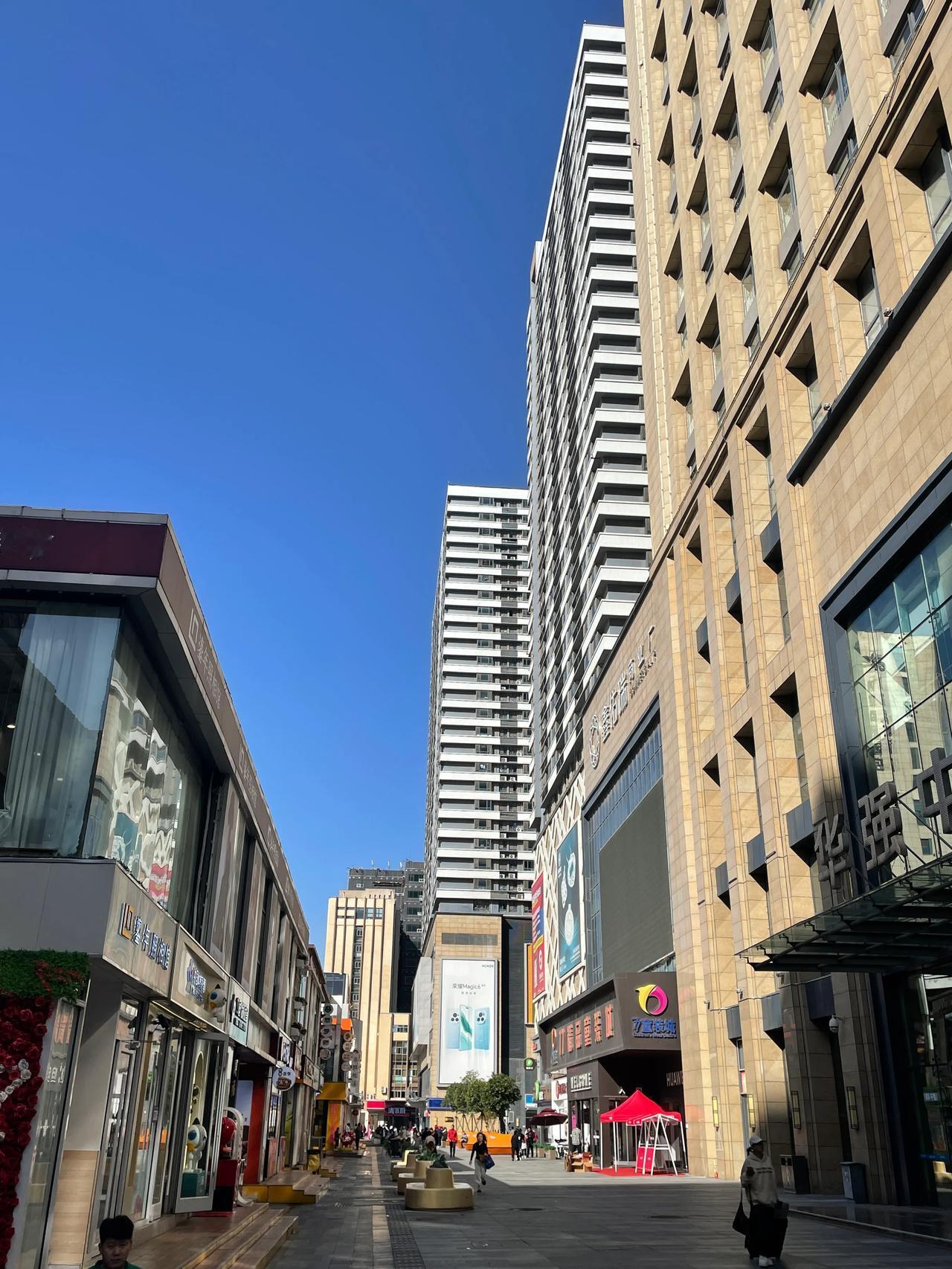   这里就是被网红举报的违法安装针孔摄像头的民宿，还上了热搜。千万不要说这种事情