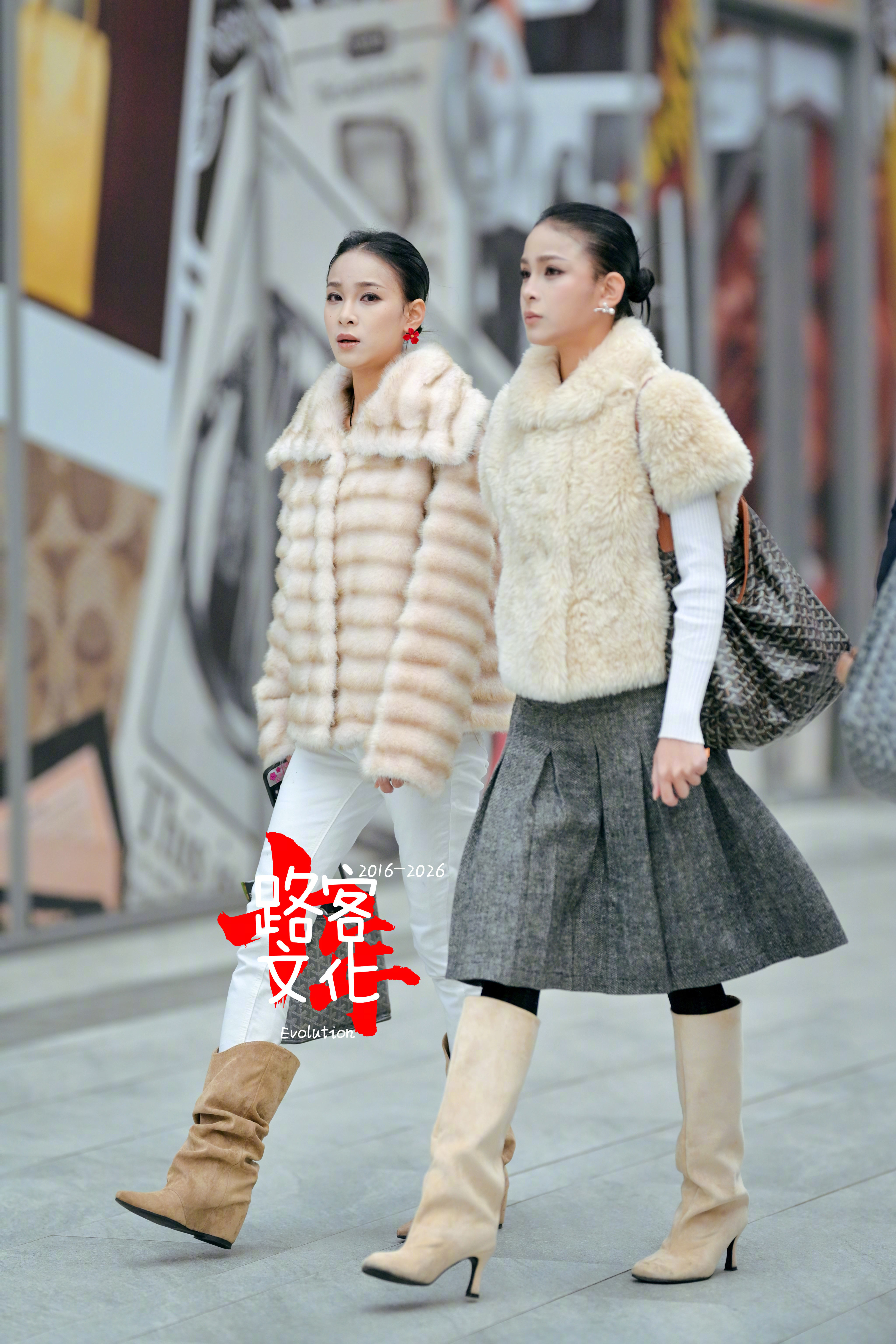 应该是双胞胎吧？ 