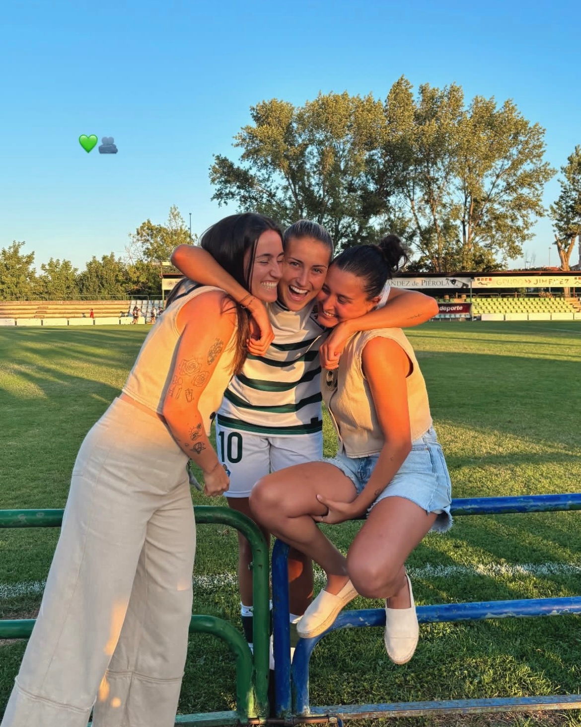 小小小小小小小小小镇姑娘[抱一抱] ​​​