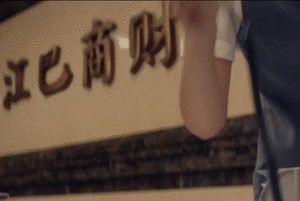 网友吐槽8小时高铁乘客打电话7小时站在双方的角度好像都能理解，但主要是打电话的人