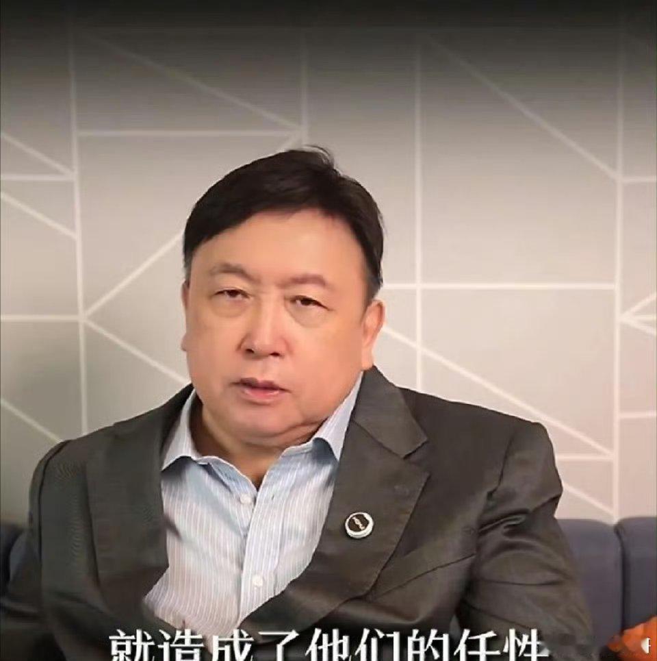 王晶曝陈百强死因陈百强真的很可惜呀！他如果还在的话，也是个天王巨星 