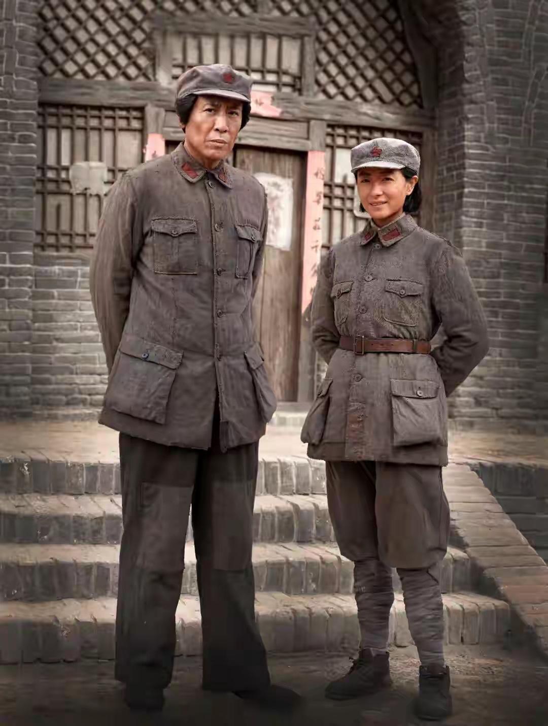 电视剧《伟大的长征》：不得不说，万茜饰演的贺子珍令人眼前一亮！相比较另一个知名女