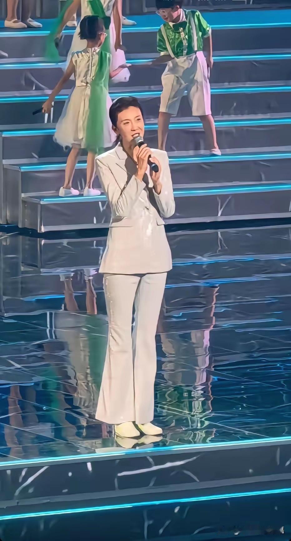 天呐，差点没认出来，美人迟暮，我们的女神也老了！