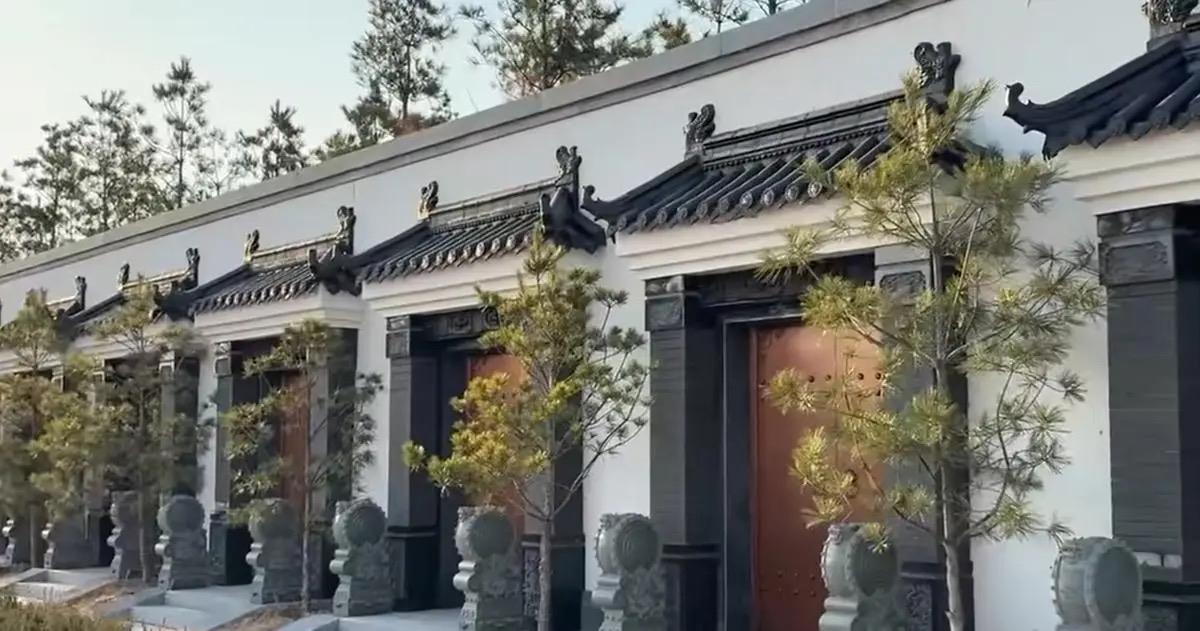 吉林伊通惊现200万豪华住宅式墓地：地下豪宅的荒诞，戳破多少现实真相

生死之事