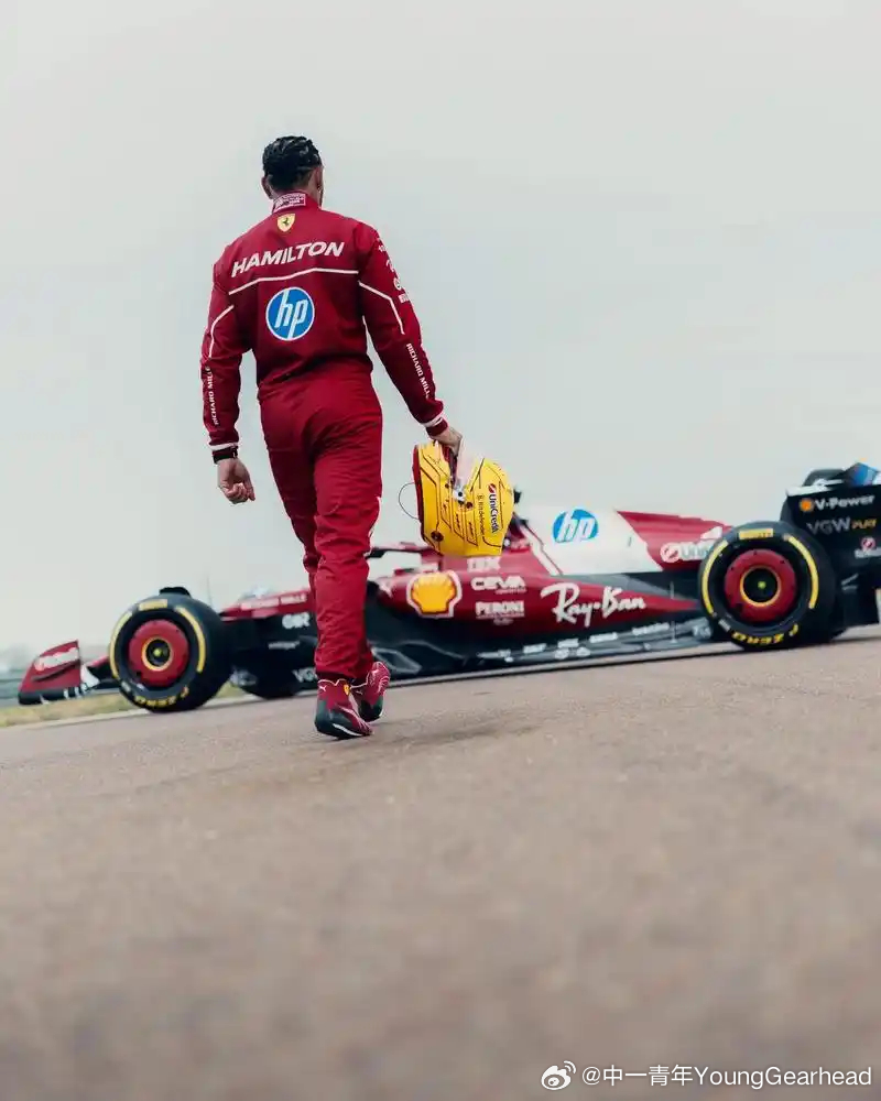 F1赛车为什么躺着开汽场全开 F1的一切设计都是为了两件事，速度与安全，咱们今天