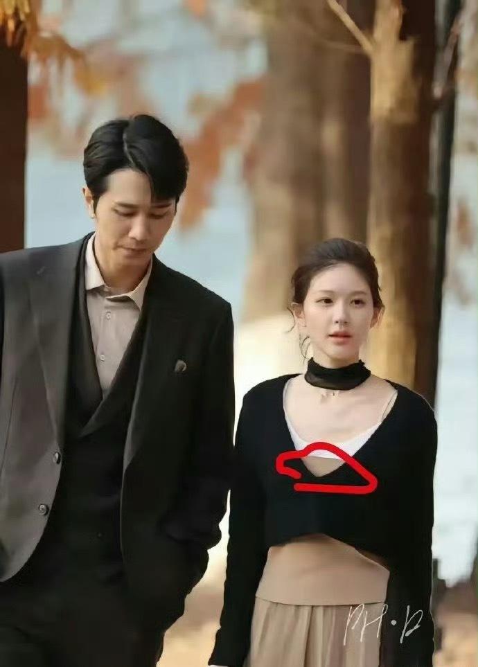 我一直以为衣服是镂空的，原来是叠穿，还是三层 ​​​