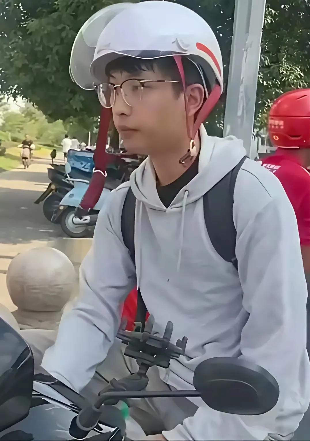 听交警的小伙子。对面那女人找到了吗？告她
