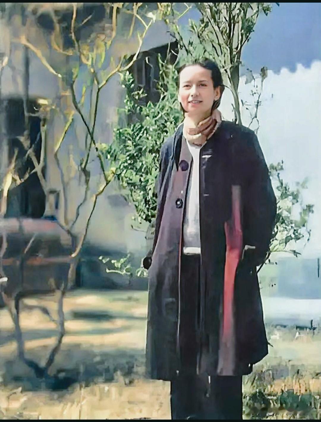 一九四六年，在昆明疗养的林徽因。时年四十二岁，笑容婉约，气质高雅！