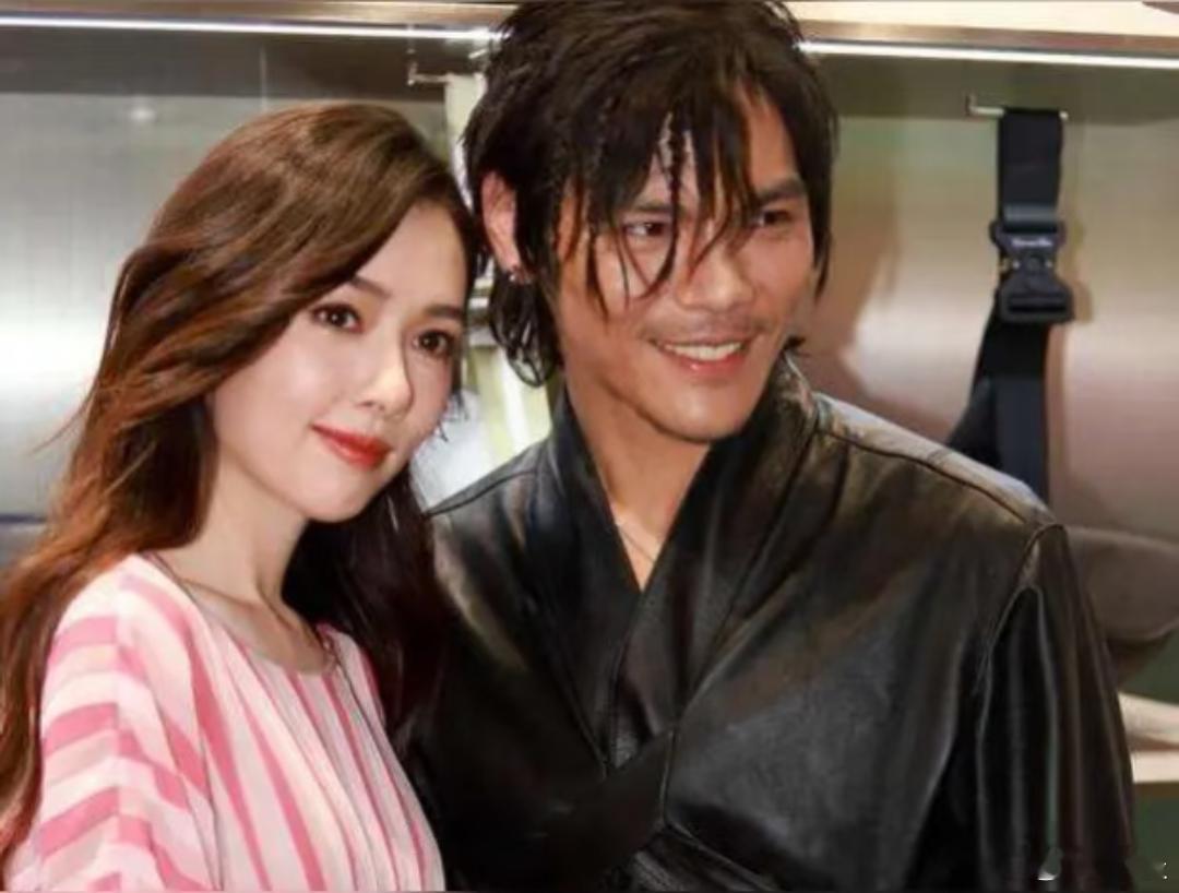 郭碧婷爸爸发文给向华强庆生怎么感觉两家人关系挺好的啊毕竟家里家外这些事还是得向佐