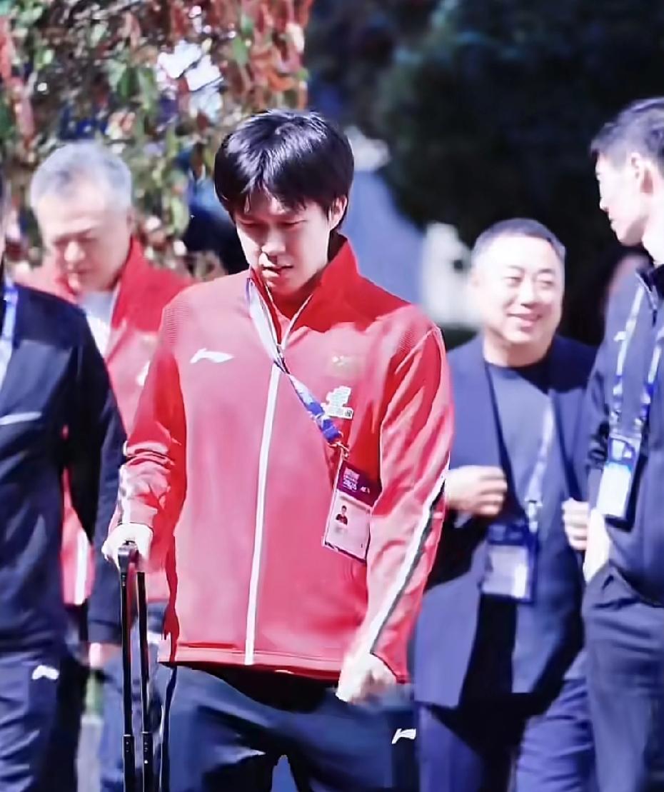 今天领导们也出现在伦敦训练馆，刘～国梁和王～励勤都出现在网友的视频中！是是非非作