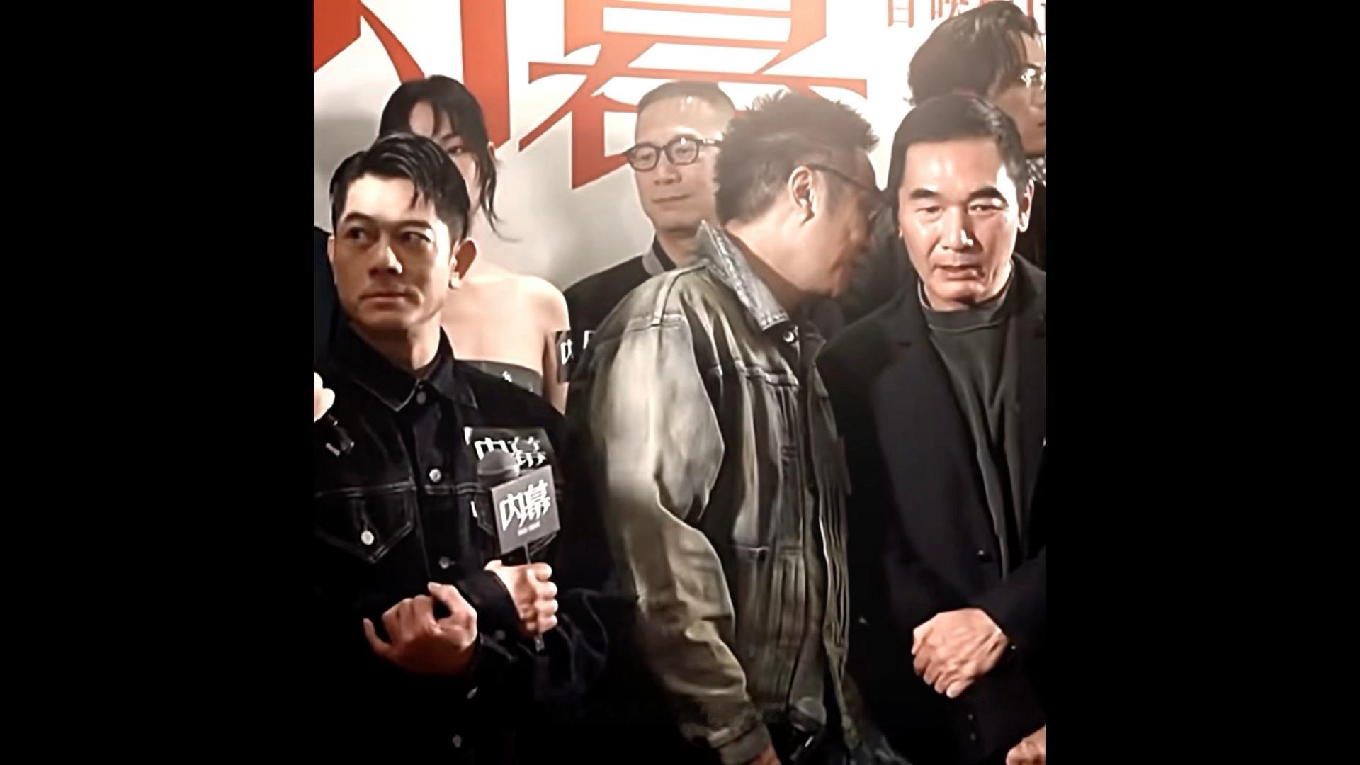 -报告老师，方中信同吴镇宇又偷偷地倾偈，唔听书. 