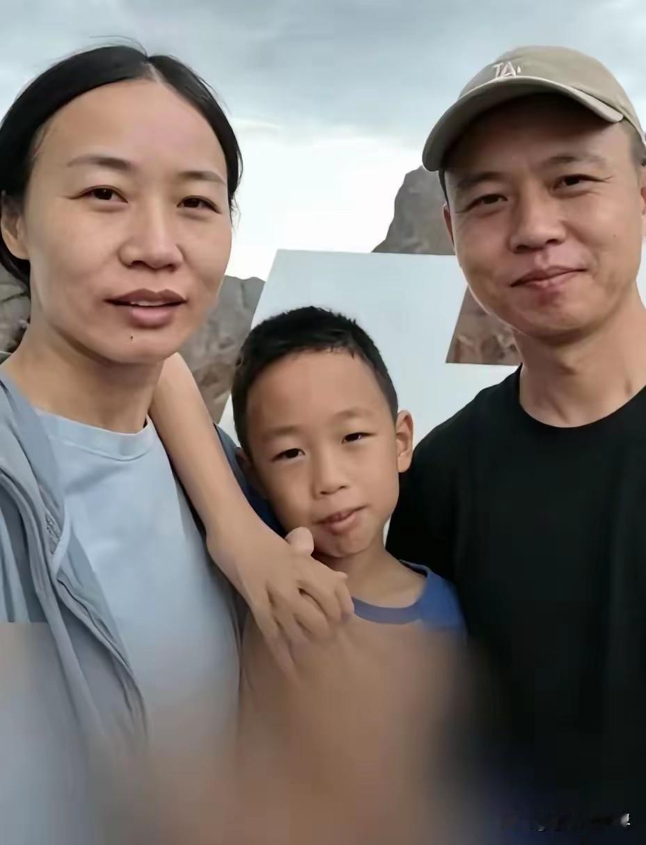 一场给孩子庆生的旅行，竟成一家人无法回头的噩梦。6月27日苏州一家三口飞到新疆，
