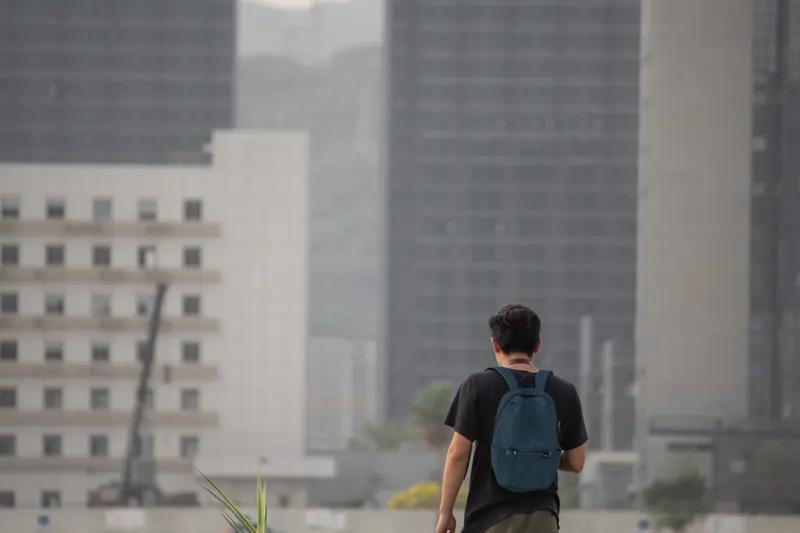 突发！中国香港居民北海道餐厅遭啤酒瓶砸头，领馆紧急发声：近期别去日本！
 
出门