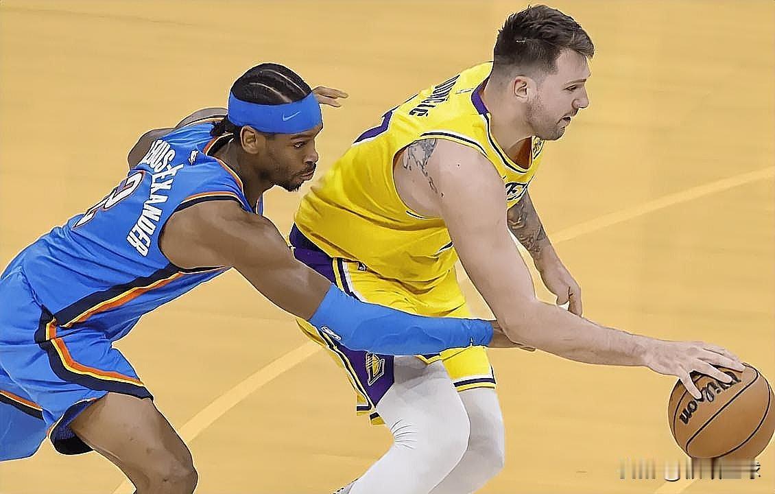 阿里纳斯真是语出惊人啊！
东契奇自己都不敢这么说。

前NBA球员阿里纳斯近日在