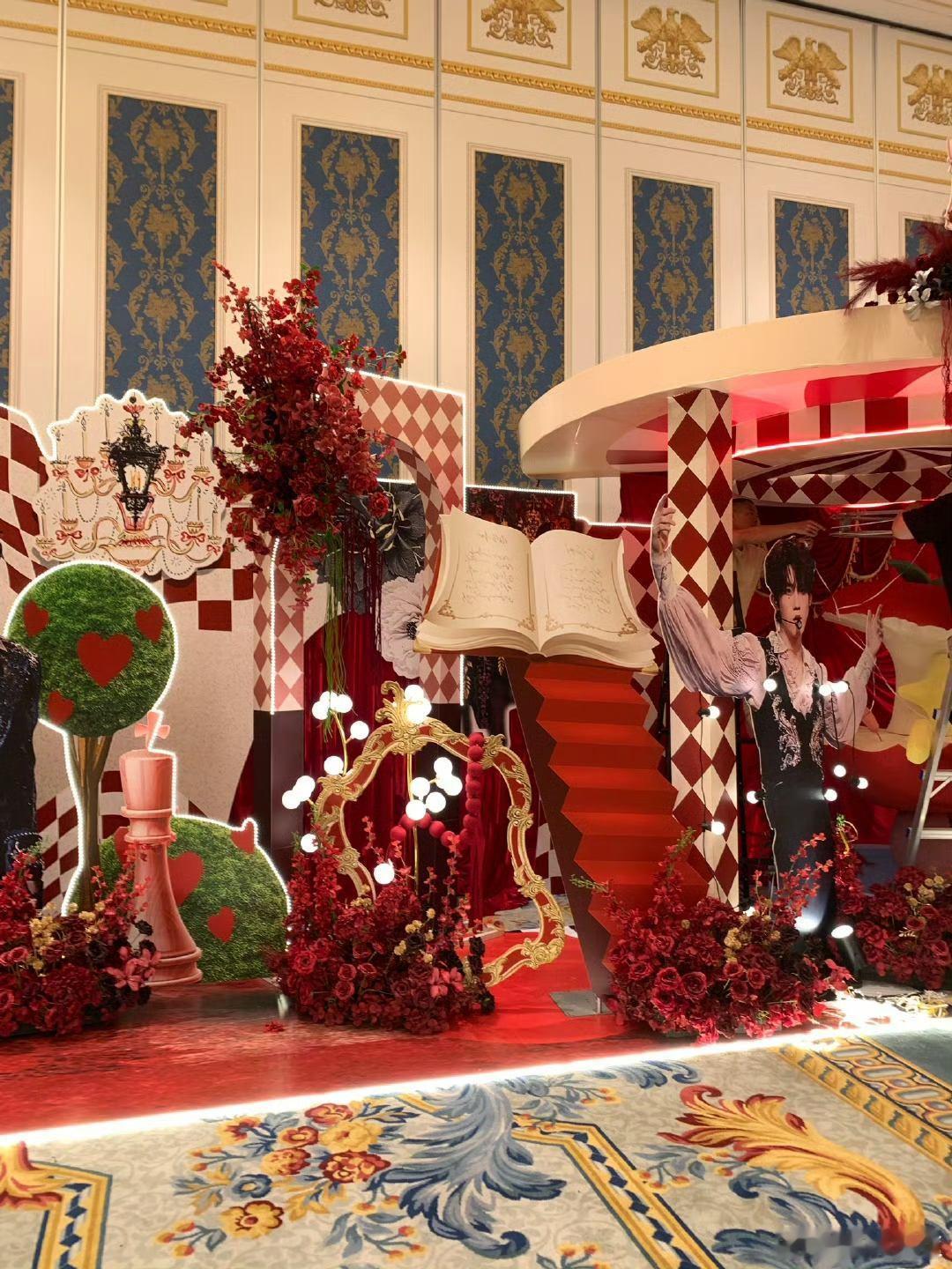 苏新皓花墙实体好美苏新皓应援花墙  苏新皓花墙实体好美，已经开始期待苏新皓舞台了