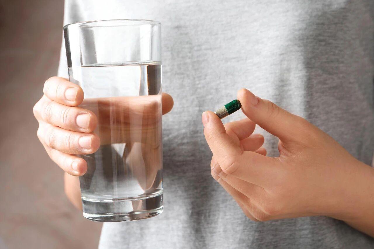 吃胶囊药，不要用热水送服

上海交通大学医学院附属瑞金医院药剂科副主任石浩强指出