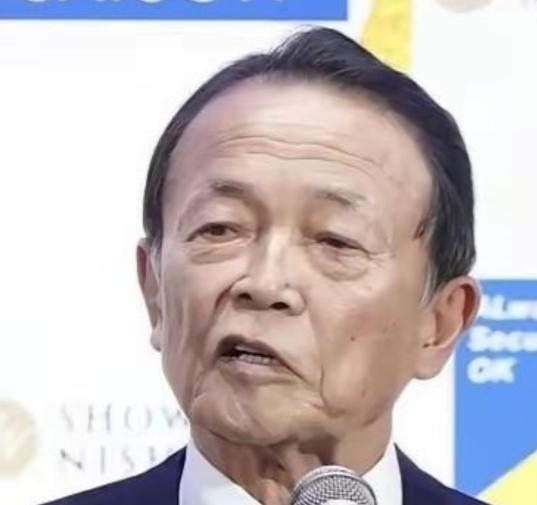 这一次日本彻底不装了。前不久麻生太郎公开承认，日本之所以挑衅中国，真正值得盯住的