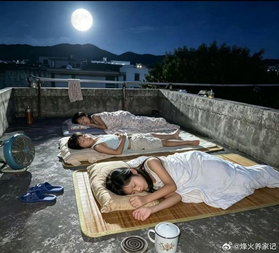 小时候这样睡过顶楼的怕是不多吧