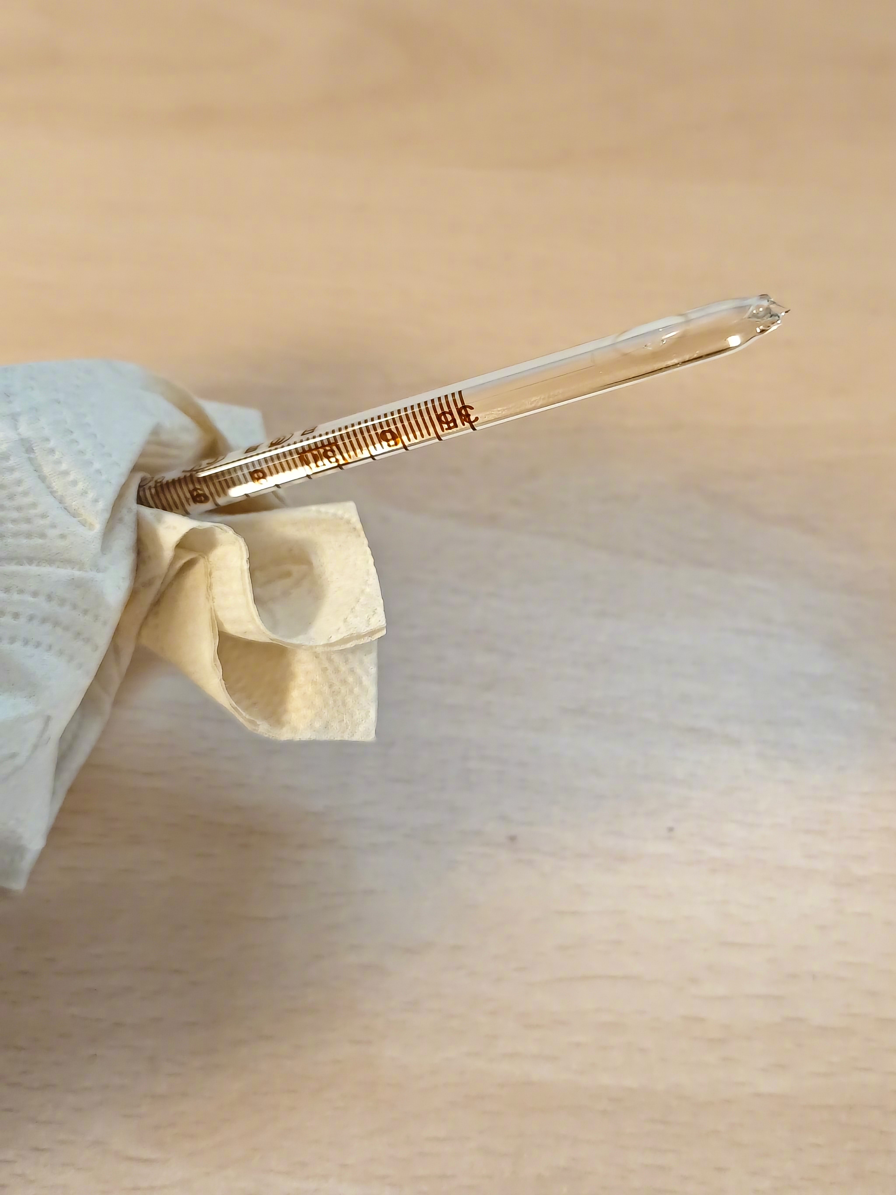 一早起来不小心打烂一个水银体温计在家里，终于理解国家为什么要全面禁止生产含汞体温