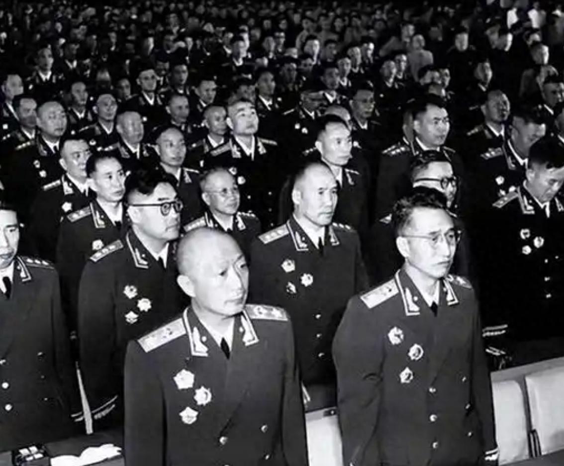 傅作义1955年未被授予上将军衔的原因是什么？毛主席曾评价：授予上将其实是委屈了