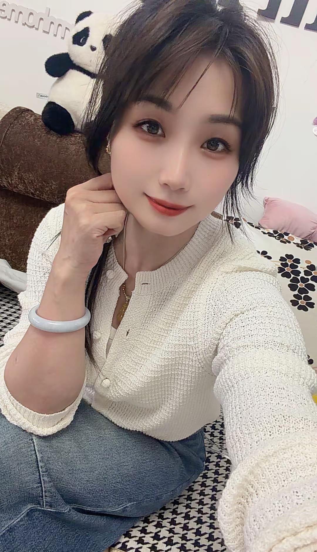 能让一个女人上瘾的 永远不是他有多帅多有钱 而是他身上能看到真诚 踏实 负责 担