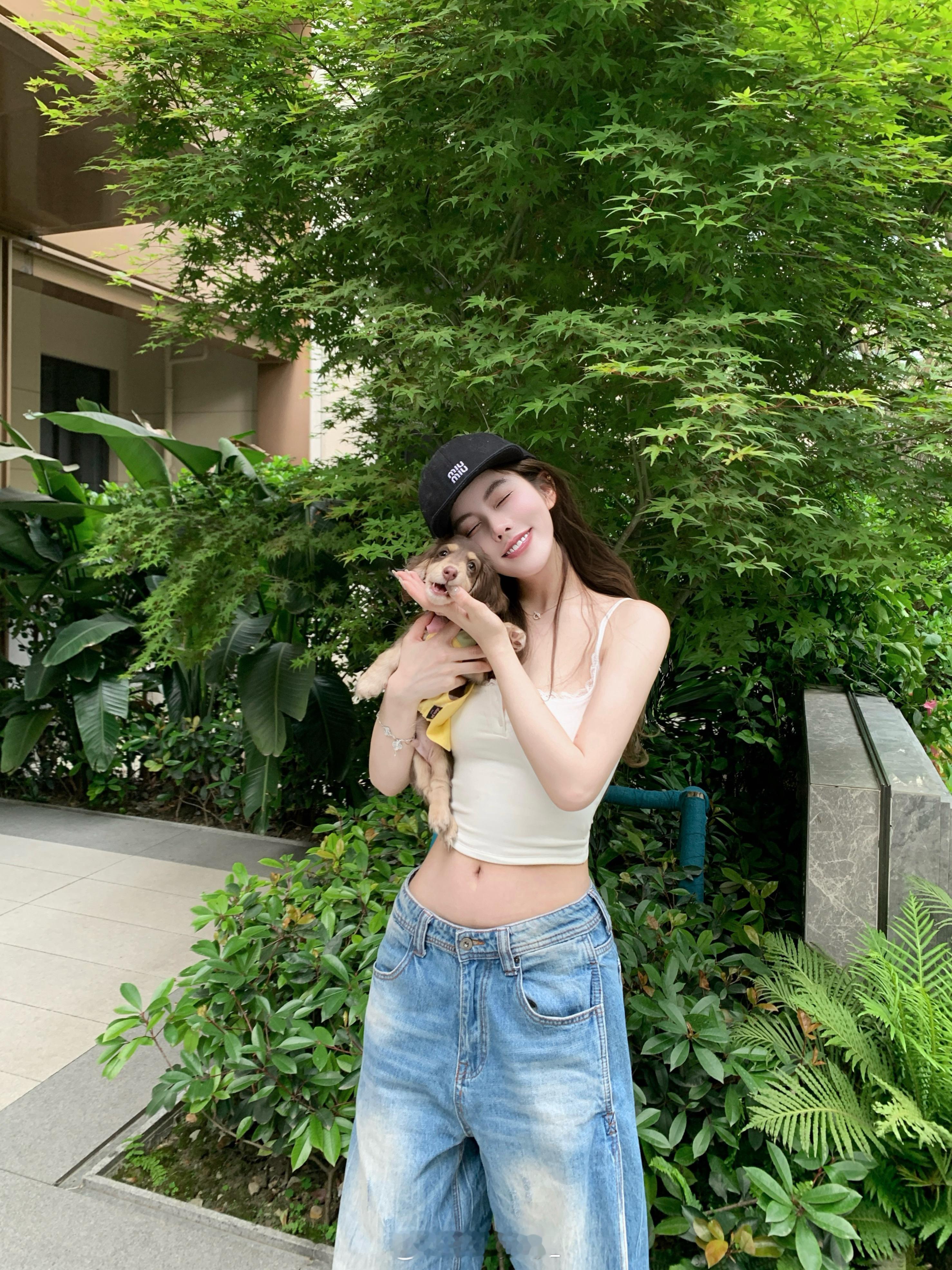 我有小狗啦等了半个月终于接到小taco接到它的那一刻我的心都化了[抱一抱][抱一