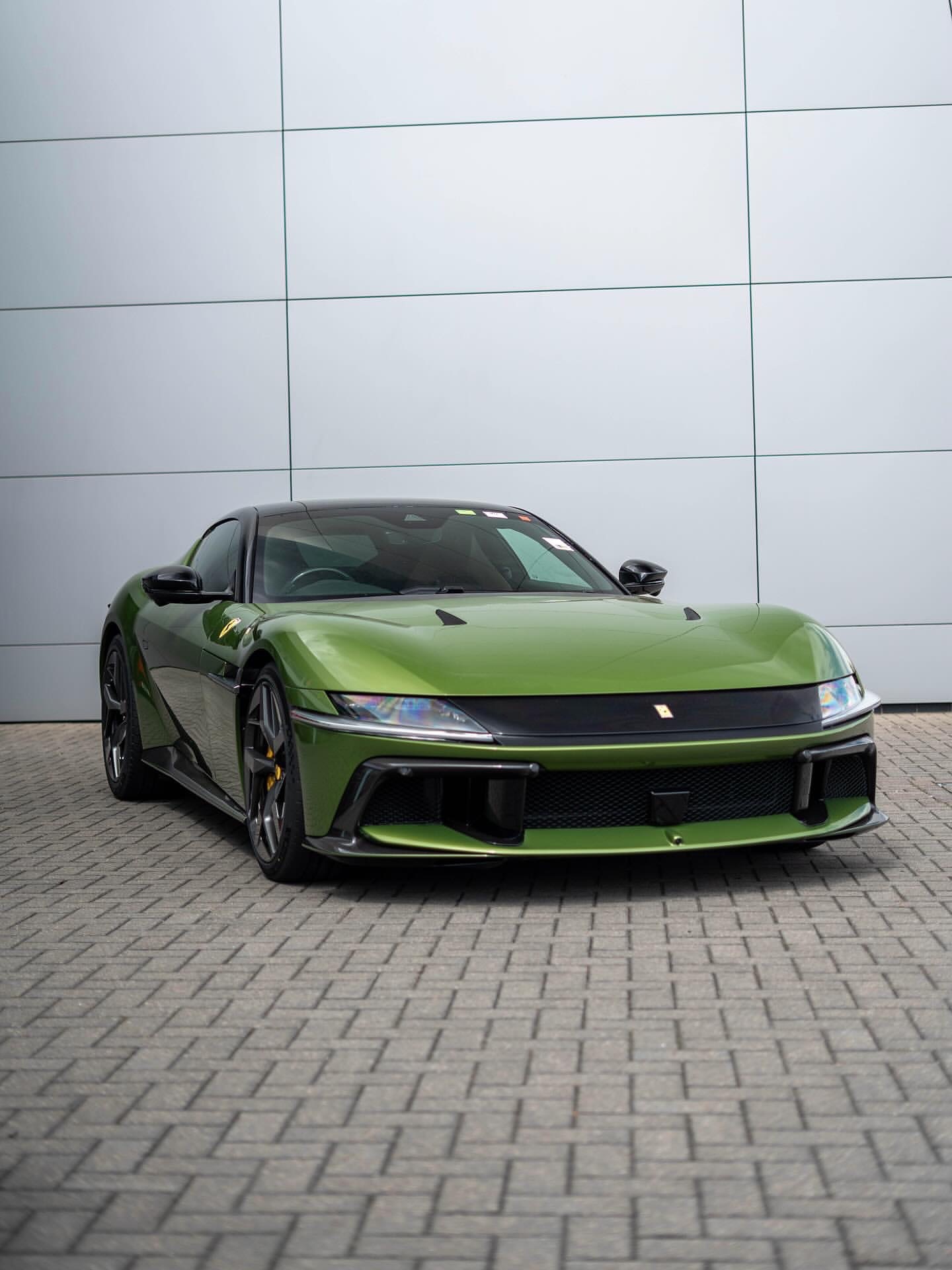 来看看这款惊艳的Ferrari 12Cilindri，它被涂成了VerdeMed