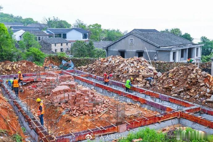 当玉环古村遇上数字游民 当高山上的空心村变身青创基地，当露天文旦住进科技大棚——