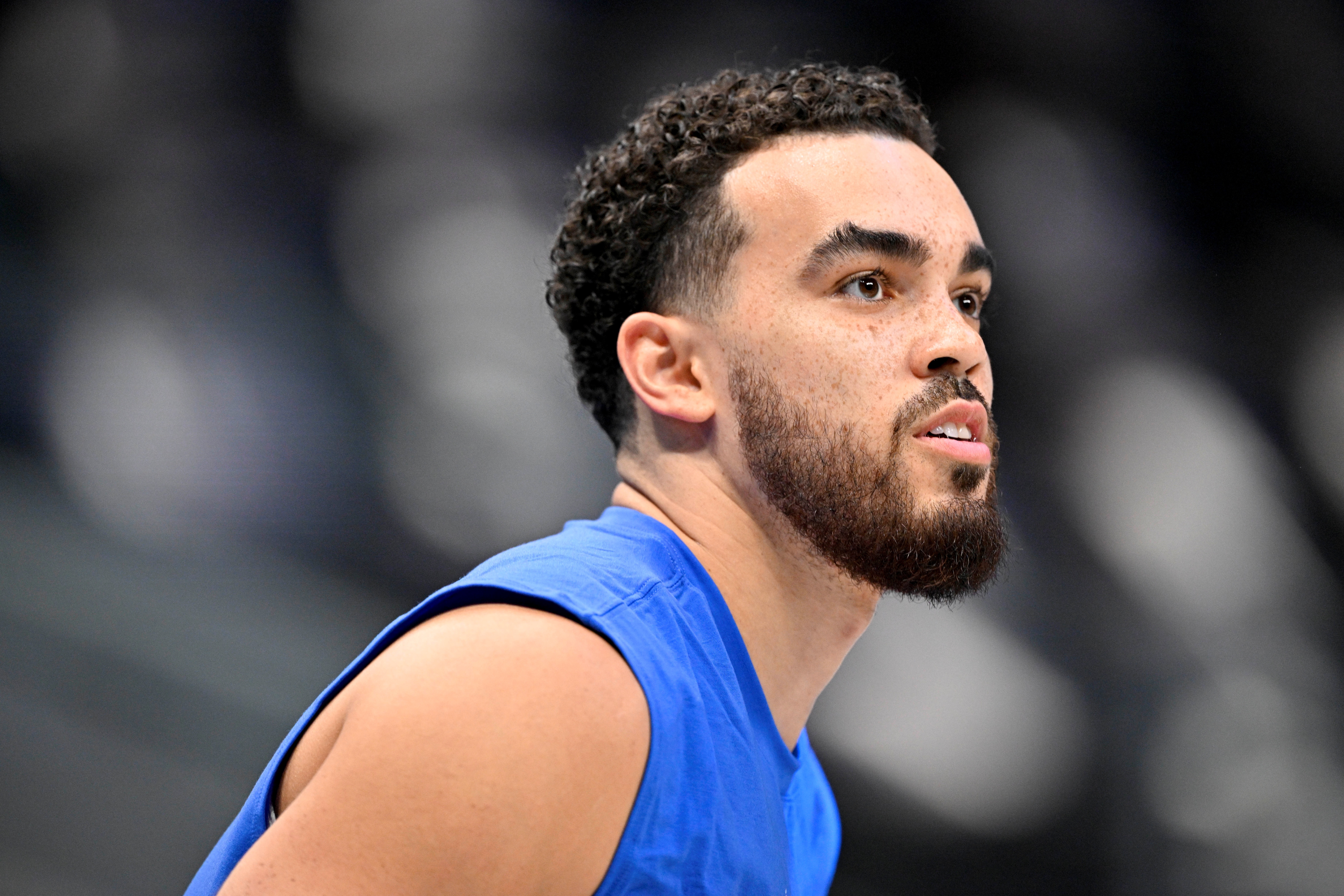 刚刚被裁！美记：火箭&森林狼都对泰厄斯·琼斯感兴趣