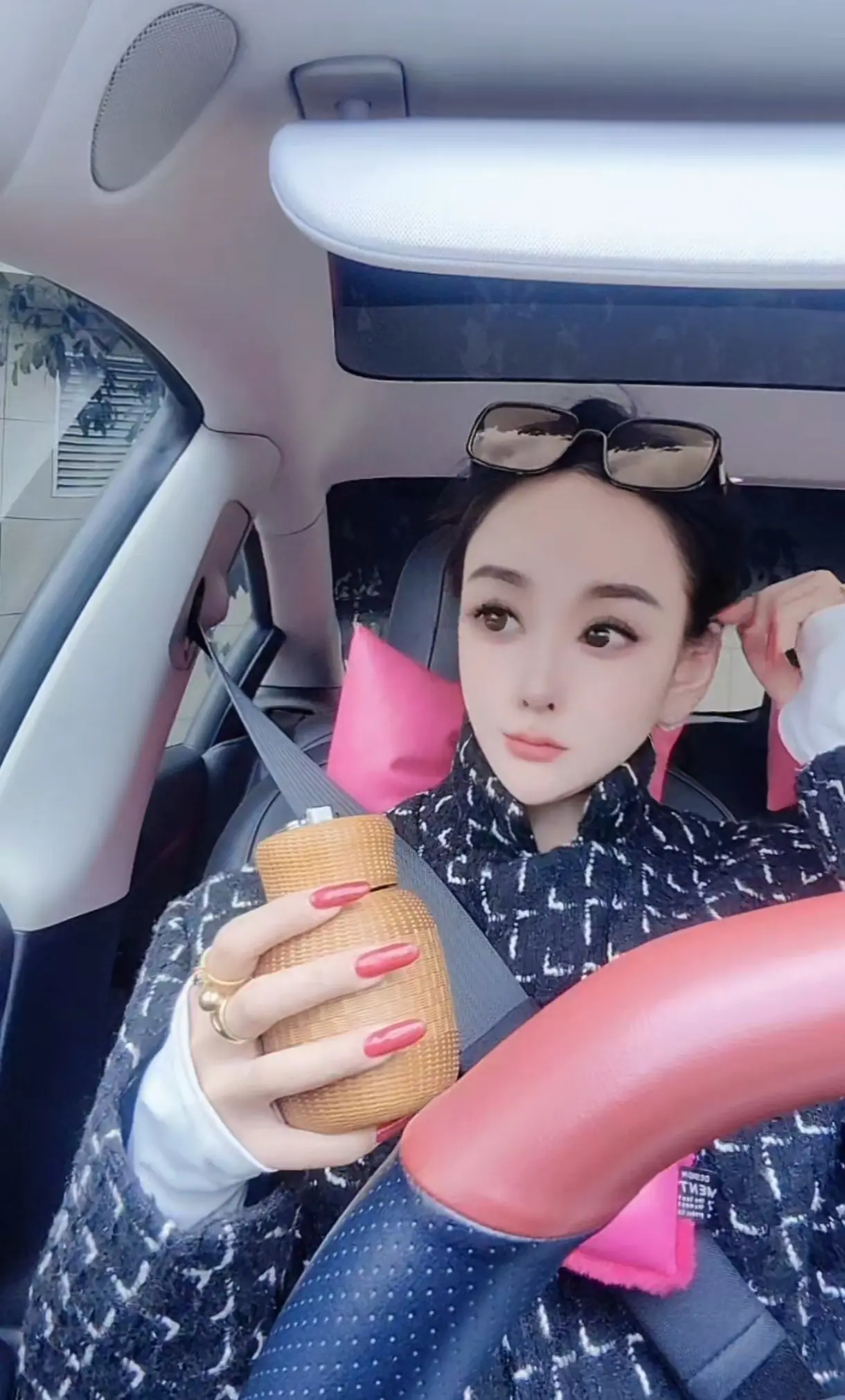 素颜女人  素颜女人不怕雨淋