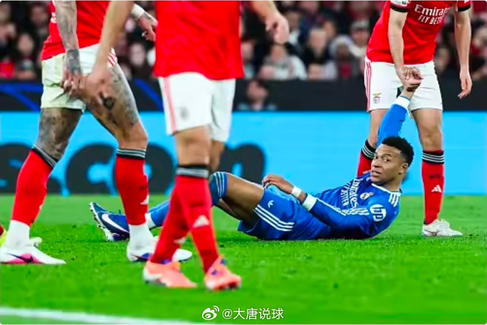 马卡：姆巴佩本赛季8次不适缺席53天，已经彻底乱了阵脚据《马卡报》报道，姆巴佩一