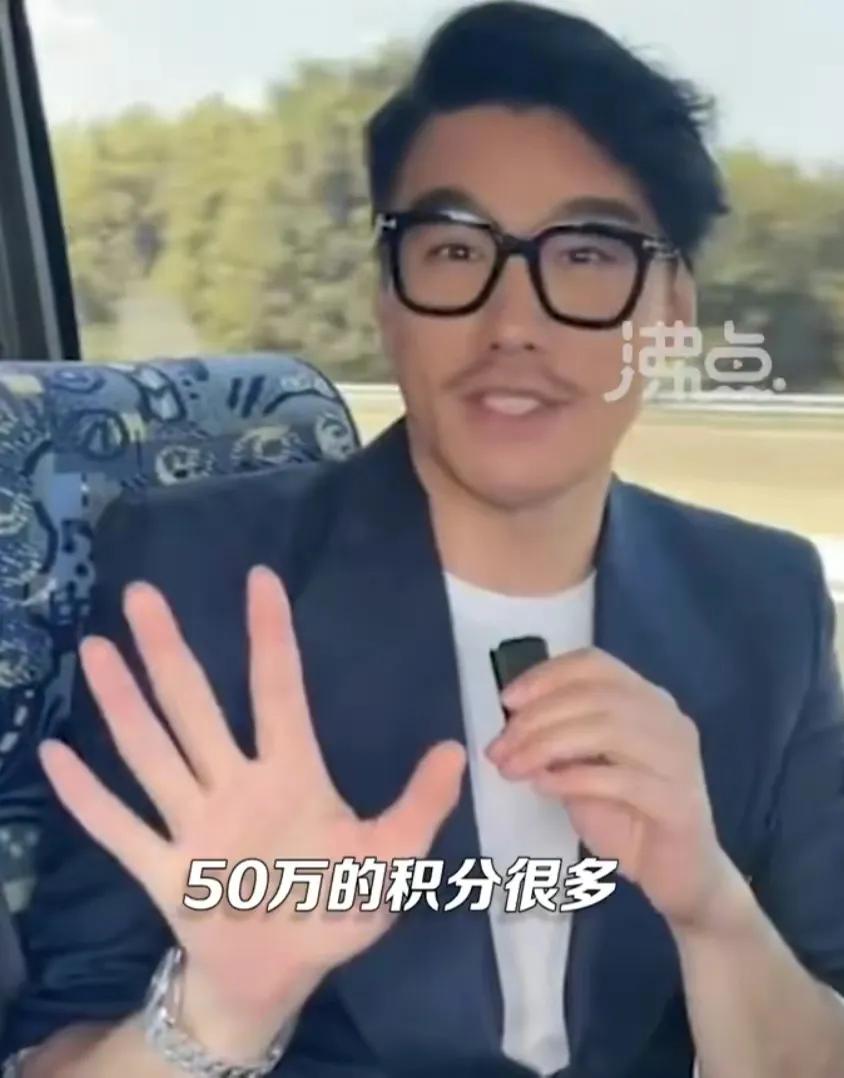 胡兵，质疑东航霸王条款登上热搜！

演员、模特胡兵站出来声讨东方航空公司，说他们