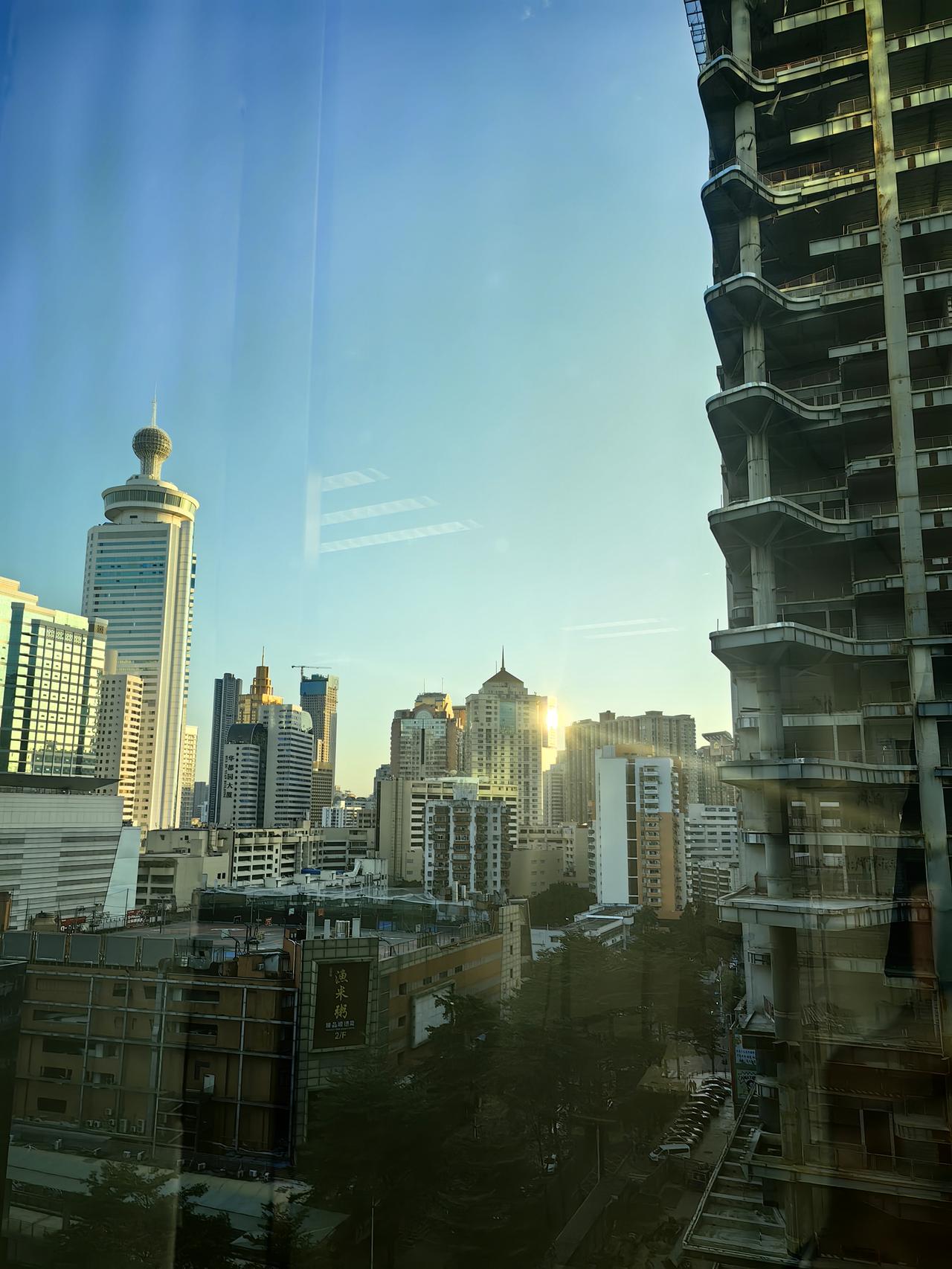 今天向你们揭秘一个空手套白狼的顶级玩法！

让你不花1分钱也可以拥有13层楼价值