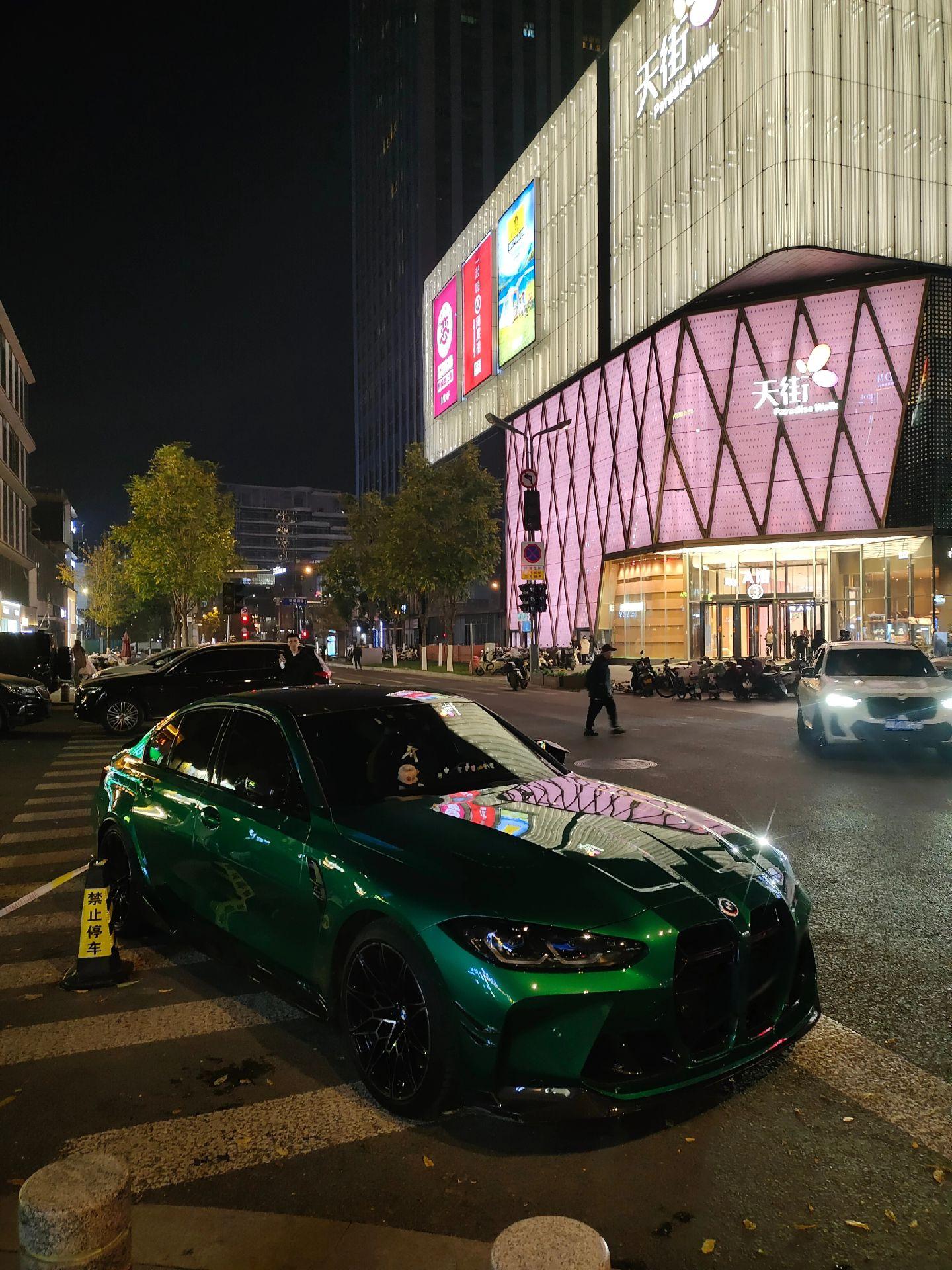 CBD路边偶遇野生的宝马M3！😍