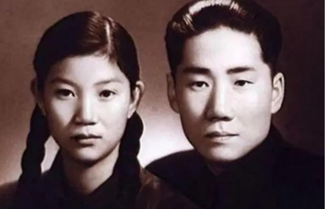 1949年毛岸英与刘思齐喜结连理，毛主席亲自为他们精心准备的新婚礼物究竟是什么呢
