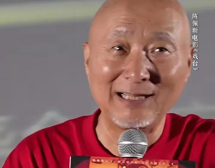 《戏台》，估计是陈佩斯的最后一部电影。

一方面，《戏台》原本就是话剧改编而来，
