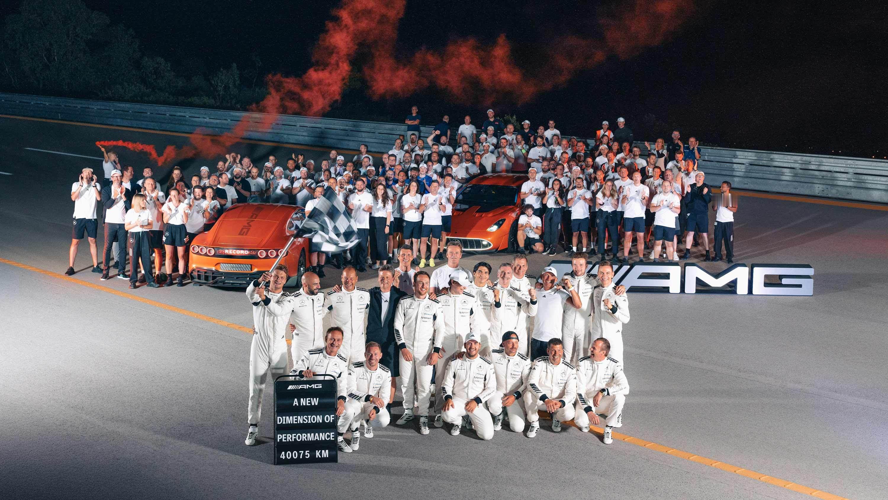 梅赛德斯-AMG GT XX概念车刷新25项性能极限：在意大利纳多赛道以300公