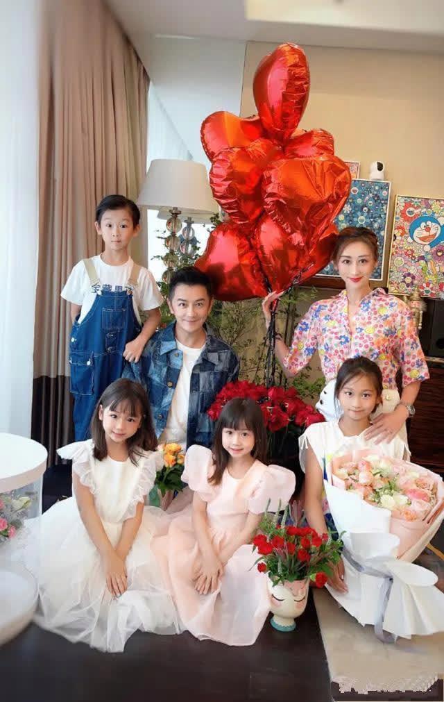 陈浩民一家六口全家福，这应该是明星家庭生最多的 ​​​