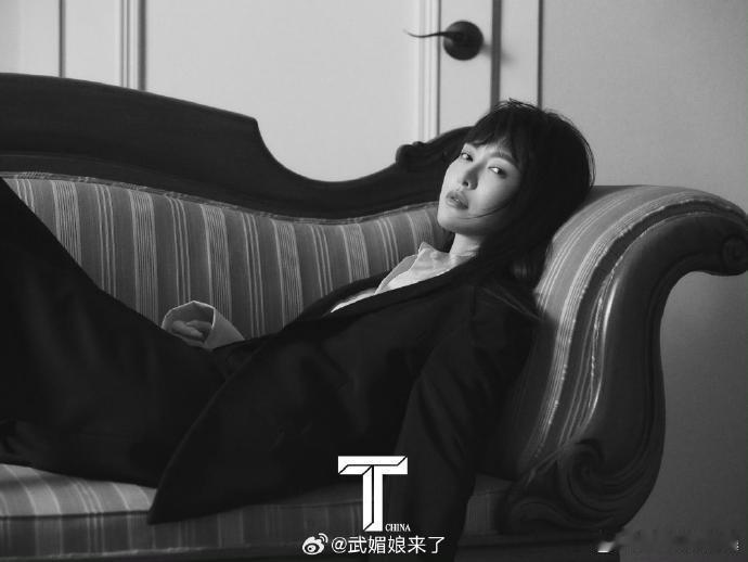 唐嫣连续三年登封杂志七月刊封面 三度相逢盛夏镜头，唐嫣解锁三年连登七月刊封面记录