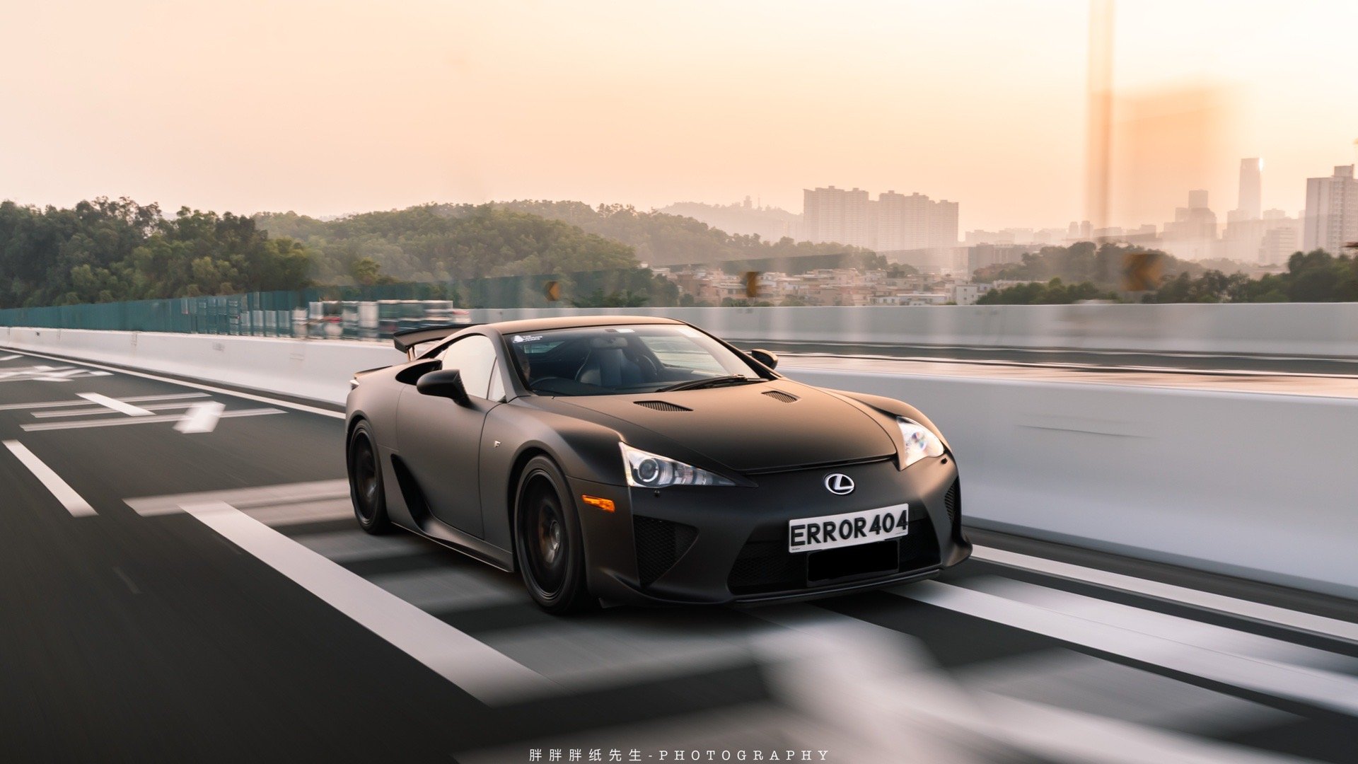 Lexus LFA驶向夕阳，最梦幻的一次拍摄[爱慕]​​​cars01豪车拍 ​