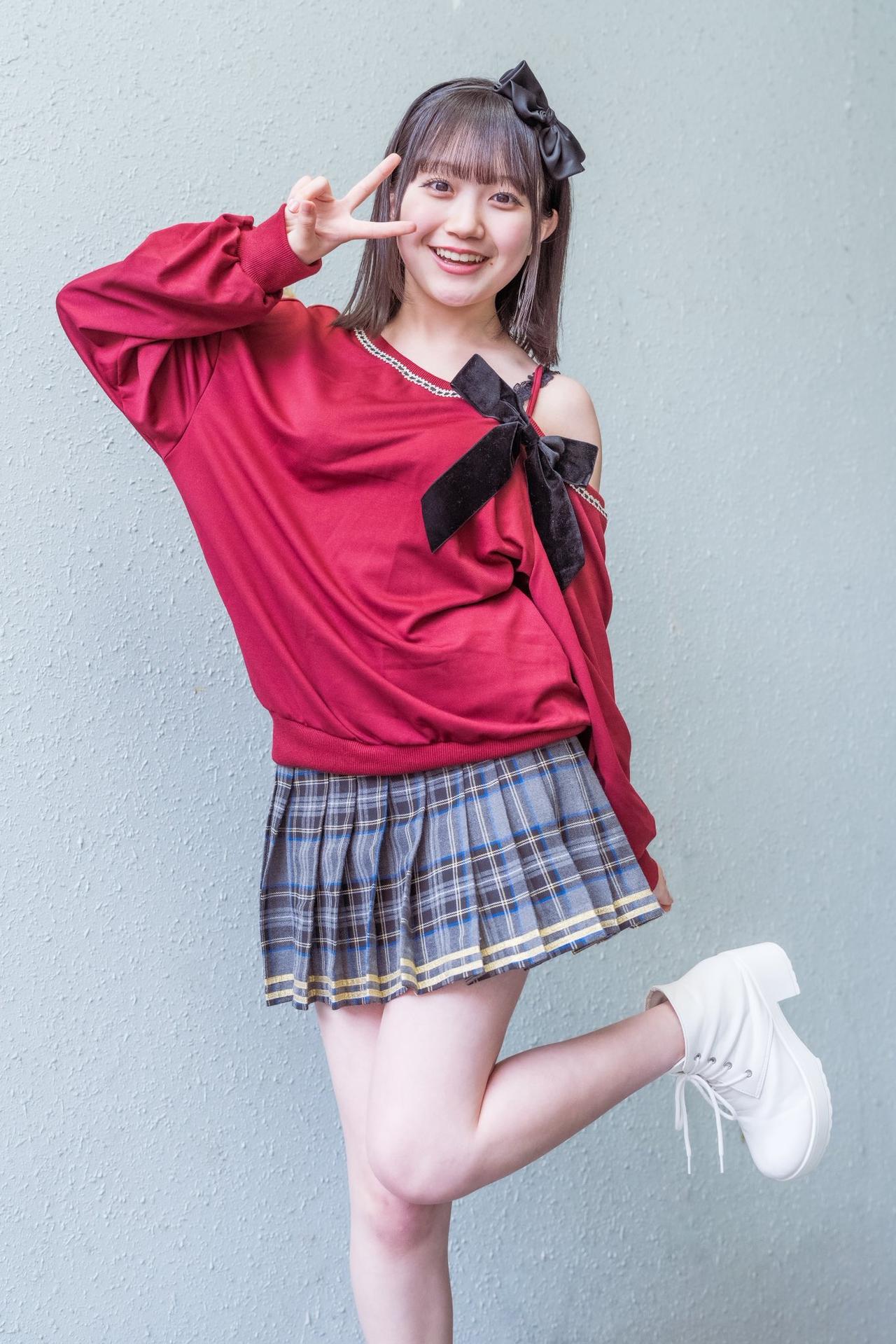 红衣少女笑，青春如梦轻