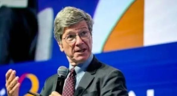 一个美国教授说了句大实话，台下掌声就没停过，他说，两千年，中国，从没跨过那片海去