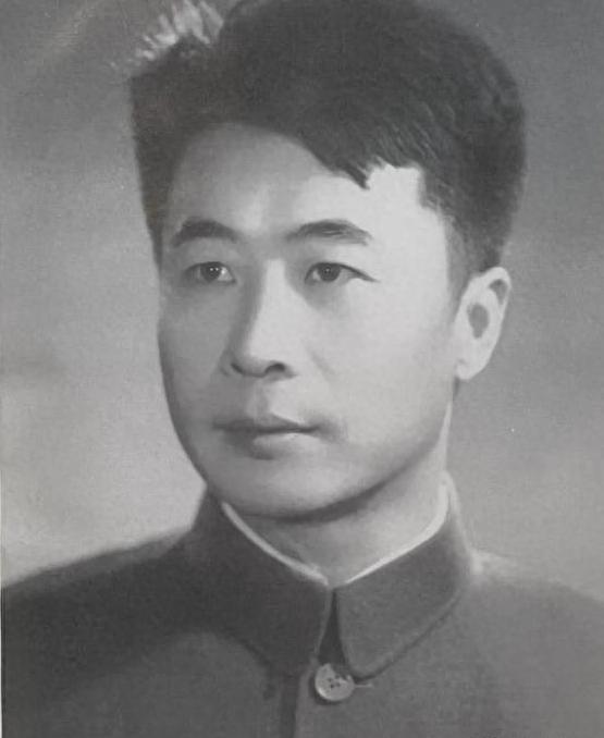 1957年，一本名为《林海雪原》的新书大火，罗荣桓元帅读完后，猛地一拍桌子，这个