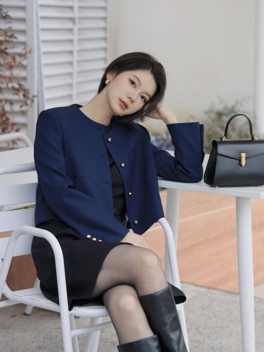 短发大女主，小黑裙也可以又美又飒