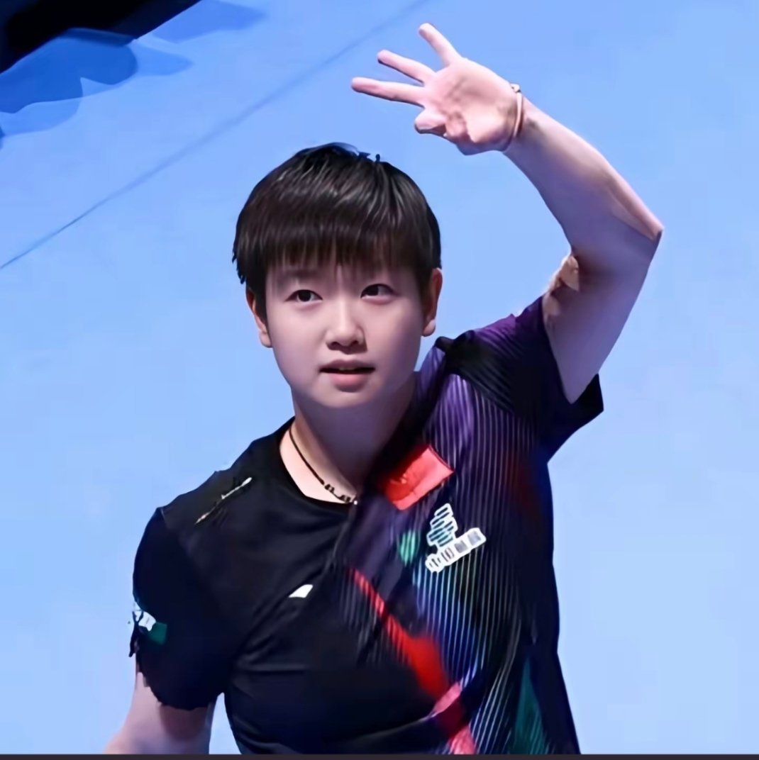 孙颖莎现役乒坛的标杆人物 长期领跑世界排名，大赛之中屡担重任，逆风局从容翻盘。以