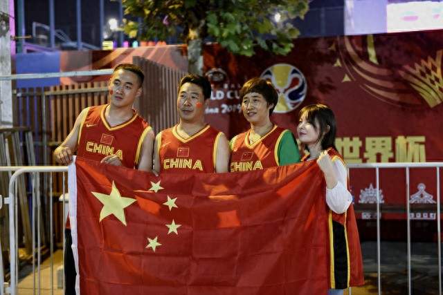 中国男篮死磕日本，这两个隐患决定胜负！三分低迷能晋级吗？