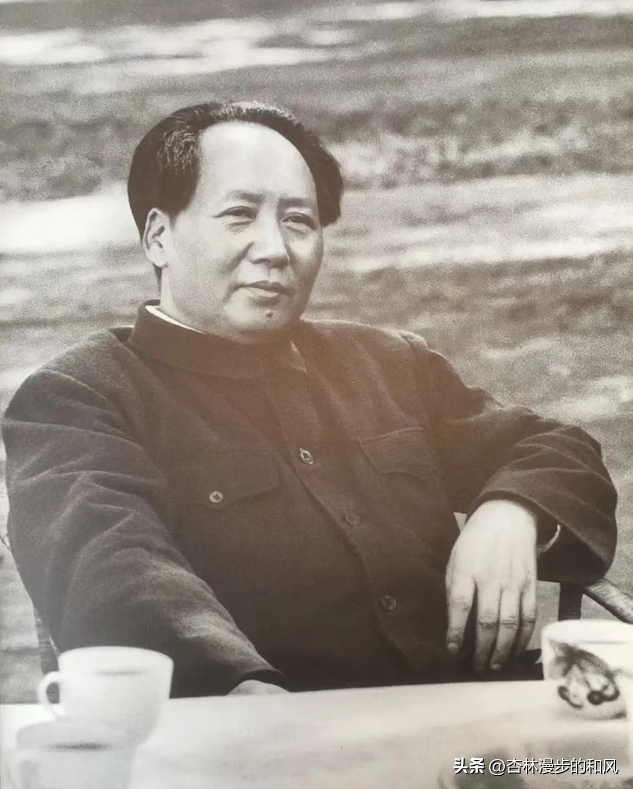 1964年毛主席跟外宾聊天时说：“我打了二十五年仗，由于偶然性，我没被敌人打死。