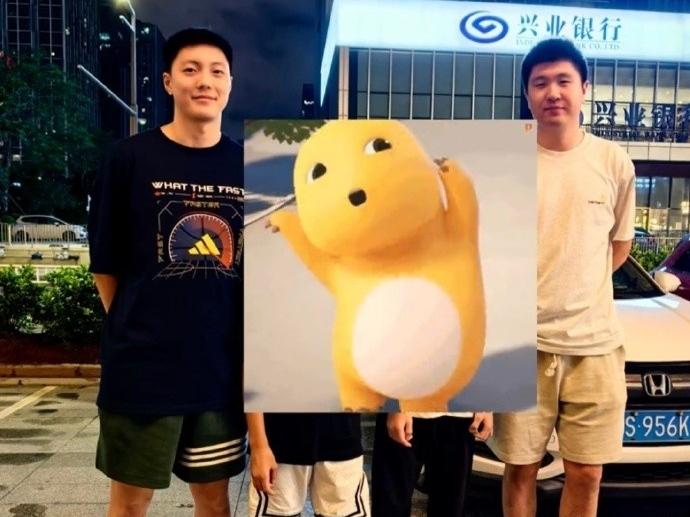 CBA最新消息：据知名博主我耀看球发文：“昨晚有球迷在东莞偶遇胡明轩，在去国家队
