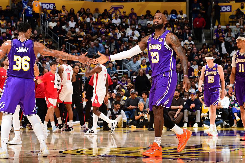 火箭再胜湖人2-3 詹姆斯三分6中0里夫斯复出22分史密斯22分nba季后赛 N